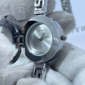 Montre Versace fond gris