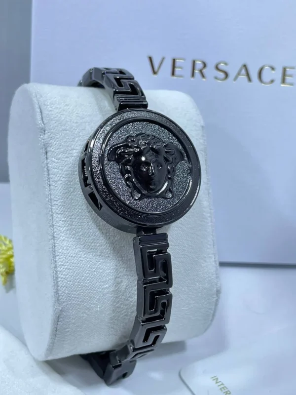 Montre Versace fond bleu