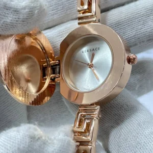 Montre Versace fond blanc