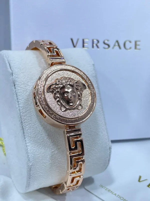 Montre Versace fond noire