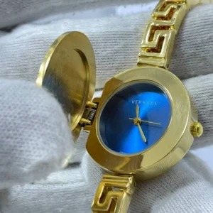 Montre Versace fond bleu