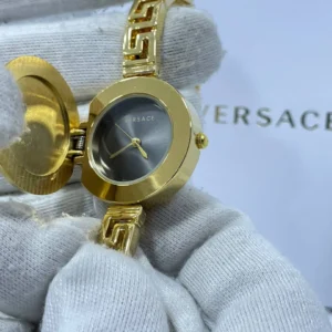 Montre Versace fond noire