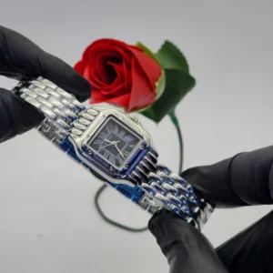 .                               Cartier Panthere Taille mini